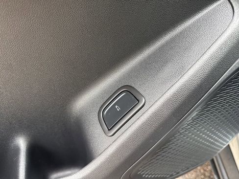 Certified 2025 Chevrolet Traverse LT w/ Sun and Wheel Package image 15