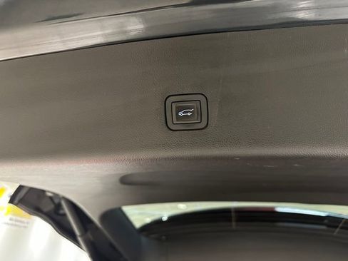 Used 2019 Chevrolet Traverse LT w/ LT Premium Package image 18