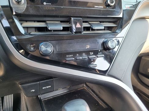 Used 2023 Toyota Camry SE image 19