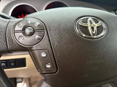 Used 2010 Toyota Tundra 4x4 CrewMax image 35