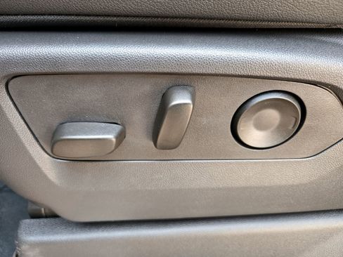 Used 2025 Chevrolet Silverado 2500 ZR2 w/ Technology Package image 25