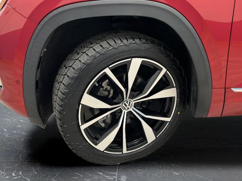 Used 2024 Volkswagen Atlas SEL Premium R-Line AWD/4WD image 37