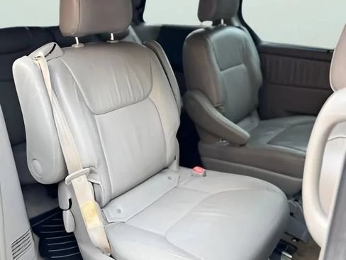 Used 2008 Toyota Sienna XLE Limited FWD image 23