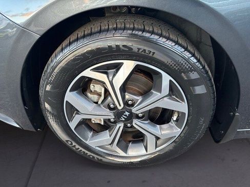 Used 2019 Kia Forte LXS image 9