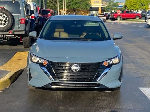 Used 2024 Nissan Sentra SV w/ SV Premium Package image 3