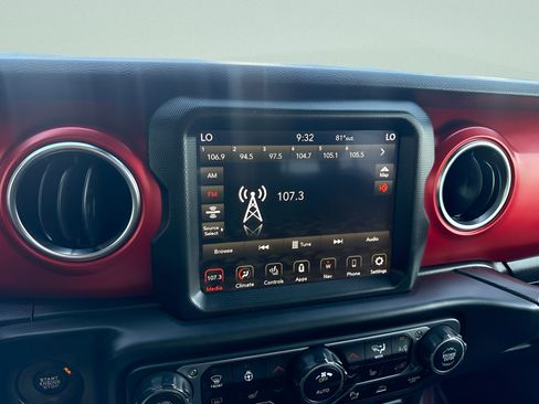 Used 2022 Jeep Wrangler Unlimited Rubicon w/ Cold Weather Group AWD/4WD image 18
