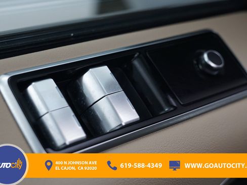 Used 2020 Land Rover Range Rover Sport SE image 19