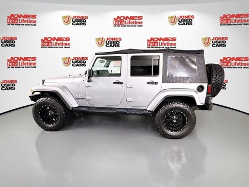Used 2018 Jeep Wrangler Unlimited Sahara w/ Connectivity Group image 11