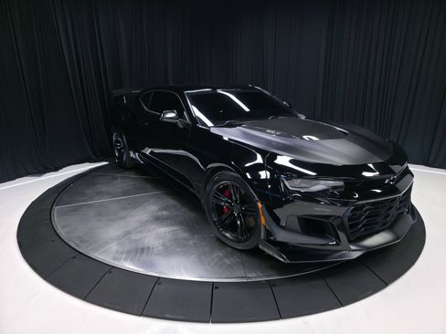 Used 2021 Chevrolet Camaro ZL1 RWD image 64