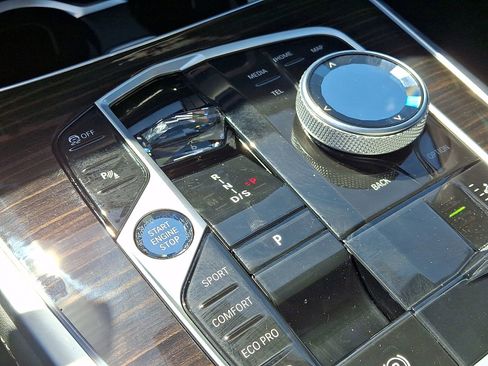 Used 2025 BMW X7 xDrive40i w/ Executive Package AWD/4WD image 15