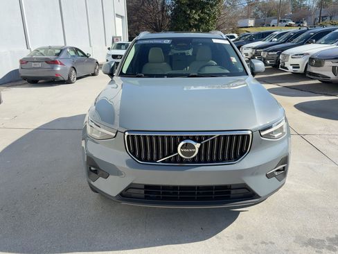Certified 2023 Volvo XC40 B5 Plus w/ Climate Package image 6