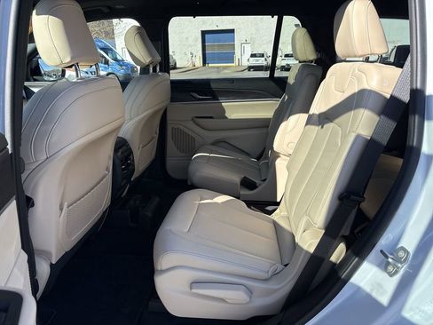 Used 2025 Jeep Grand Cherokee L Limited w/ Luxury Tech Group II image 28