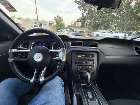 Used 2014 Ford Mustang Convertible RWD image 17