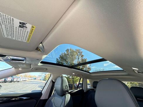 New 2026 Volkswagen Tiguan SE image 22