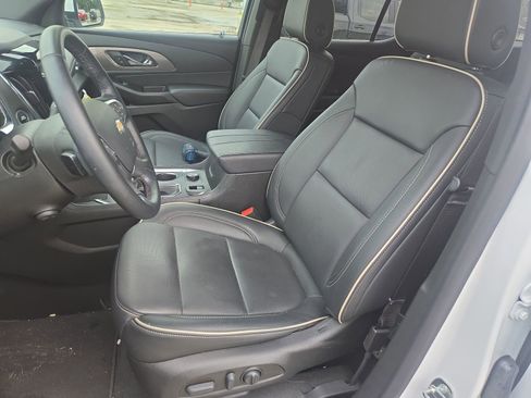 Used 2023 Chevrolet Traverse Premier image 12