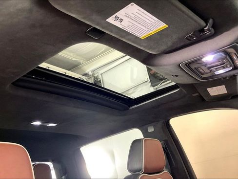 Used 2022 Nissan Pathfinder SL image 23