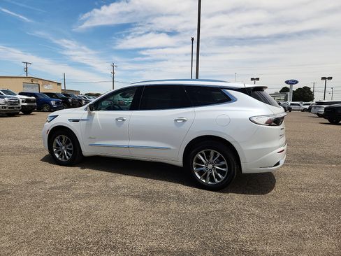 Used 2022 Buick Enclave Avenir FWD image 4