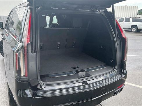 Used 2021 Cadillac Escalade ESV Sport w/ Driver Assist Tech Package AWD/4WD image 4