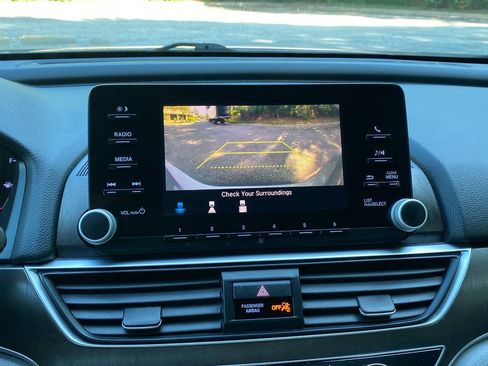 Used 2018 Honda Accord LX image 25