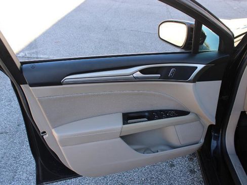 Used 2020 Ford Fusion SE FWD image 18