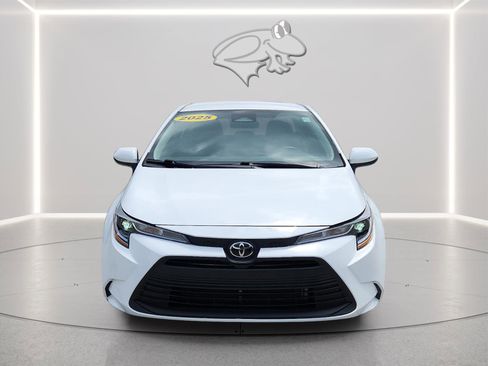 Used 2025 Toyota Corolla LE FWD image 7