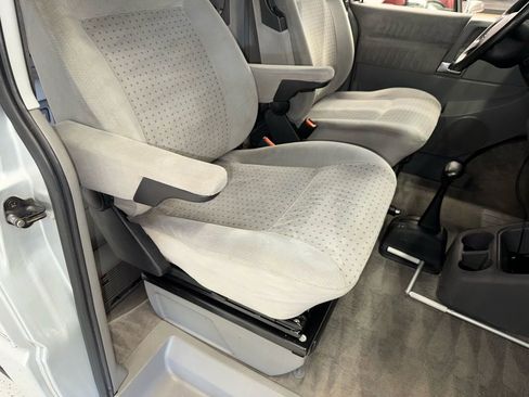 Used 2002 Volkswagen Eurovan MV image 47