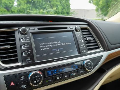 Used 2019 Toyota Highlander Limited FWD image 34