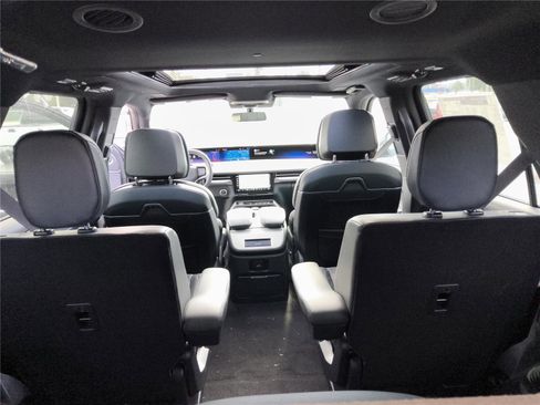 New 2026 Lincoln Navigator Reserve AWD/4WD image 18