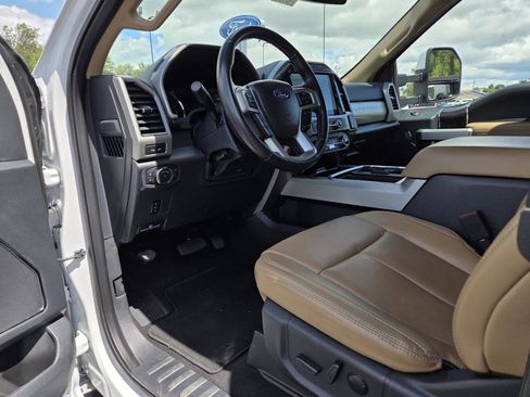 Used 2022 Ford F250 Lariat w/ Lariat Value Package AWD/4WD image 11