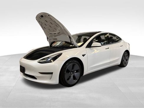 Used 2023 Tesla Model 3 Standard Range image 16