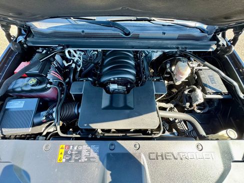 Used 2018 Chevrolet Suburban LT AWD/4WD image 19