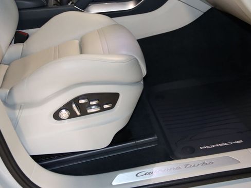 Used 2020 Porsche Cayenne Turbo AWD/4WD image 70