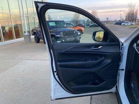 Certified 2024 Jeep Grand Cherokee L Laredo AWD/4WD image 9