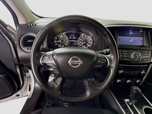 Used 2019 Nissan Pathfinder SV image 13