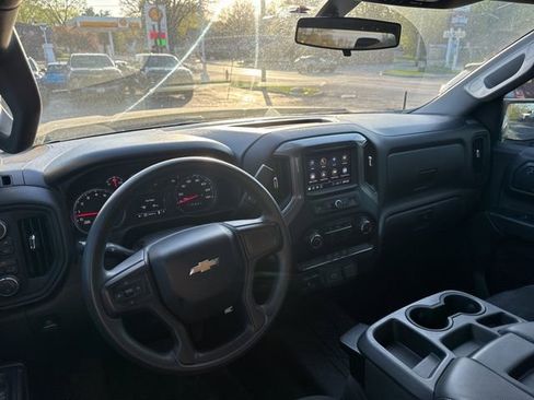 Used 2020 Chevrolet Silverado 1500 Custom w/ Custom Value Package image 9