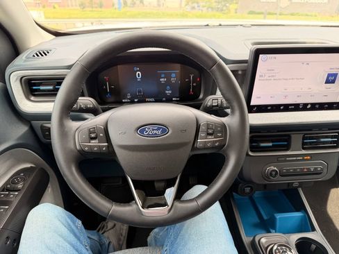 Used 2025 Ford Maverick XLT w/ XLT Luxury Package AWD/4WD image 17