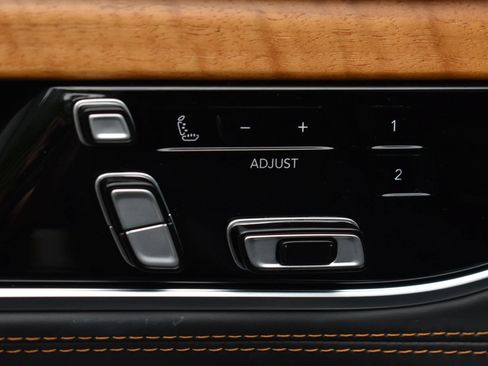 Used 2022 Jeep Grand Wagoneer Series III AWD/4WD image 14