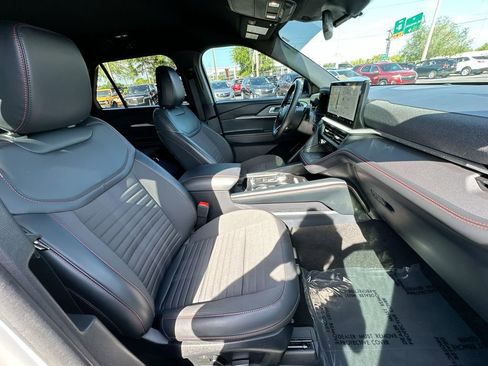 Used 2025 Ford Explorer ST-Line w/ Premium Package image 30