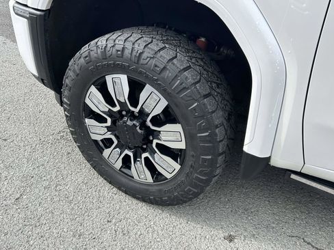 Used 2024 GMC Sierra 2500 Denali w/ Denali Reserve Package image 9