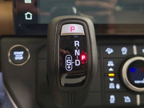 New 2026 Land Rover Defender 110 X-Dynamic SE AWD/4WD image 33