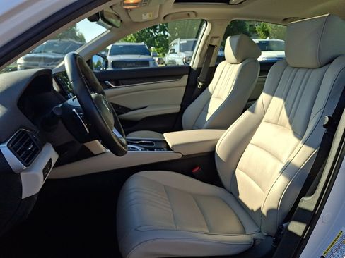 Used 2022 Honda Accord Touring image 16