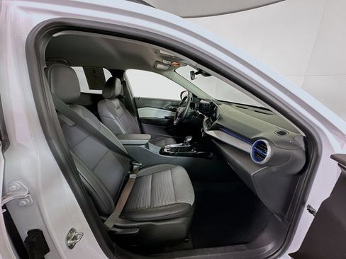 Used 2025 Chevrolet Trax LT w/ LT Convenience Package image 32