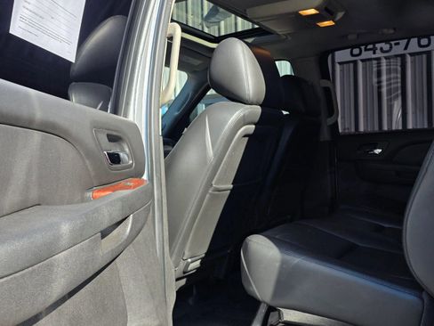 Used 2013 Chevrolet Avalanche LTZ image 18