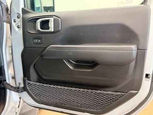 Used 2023 Jeep Wrangler Unlimited Sahara AWD/4WD image 19