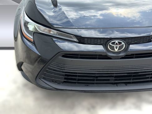 Used 2025 Toyota Corolla LE FWD image 11
