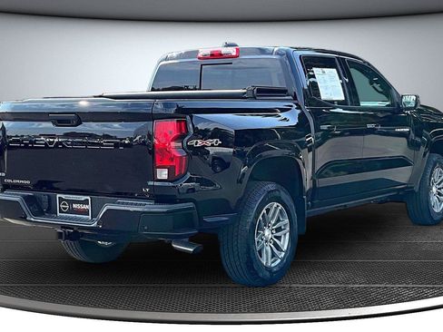 Used 2023 Chevrolet Colorado LT w/ LT Convenience Package II AWD/4WD image 7