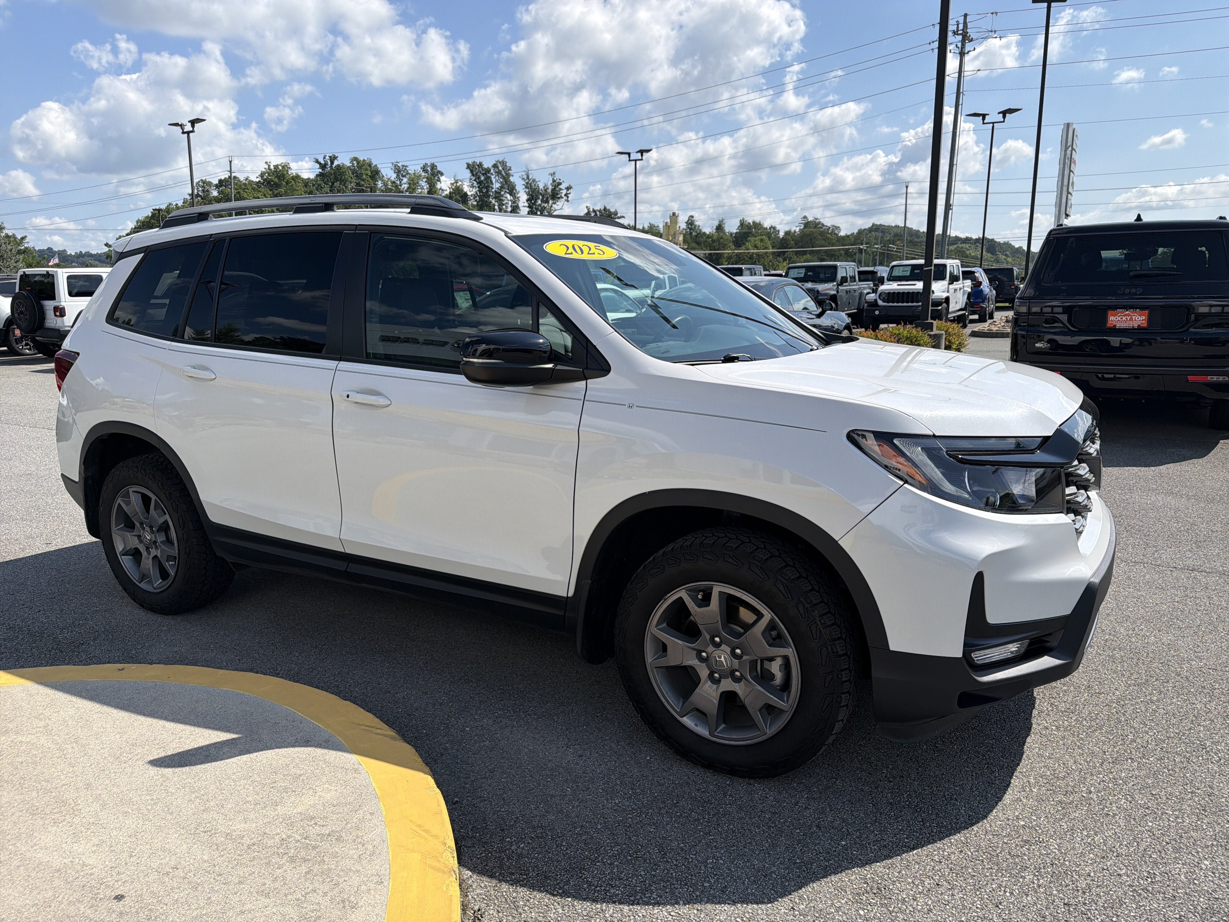 Used 2025 Honda Passport TrailSport image 6