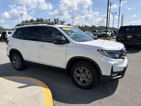 Used 2025 Honda Passport TrailSport image 6