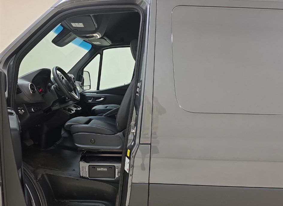 Used 2024 Mercedes-Benz Sprinter 3500 w/ Parking Package image 7