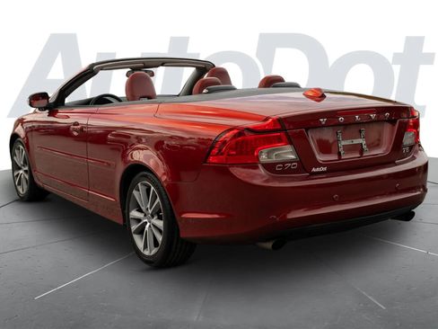 Used 2011 Volvo C70 T5 FWD image 2